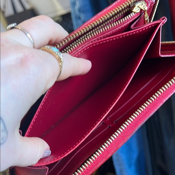 Louis Vuitton Red Vernis Zippy Leather Wallet - Picture 13 of 15